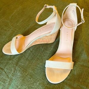 Kellie & Katie Gold Wedges Sz 7